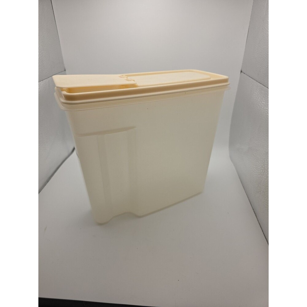 Rubbermaid 13 Cup Servin Saver #3 Food Storage Container Almond Flip Lid Vintage